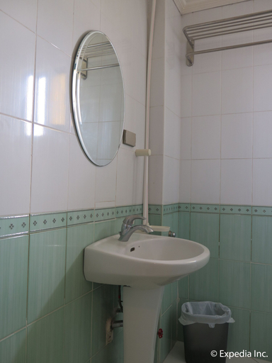 Bathroom 4, Emiramona Garden Hotel, Tagaytay City
