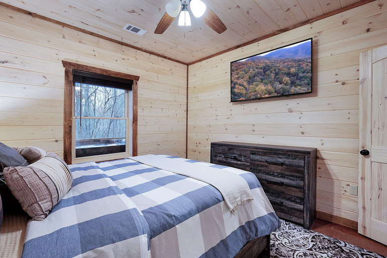 Bedroom 3, Knotty Dreams Retreat, Fannin