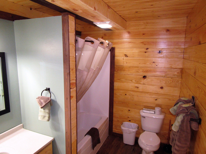 Bathroom 3, Freedom Ridge Cabins, Pennington