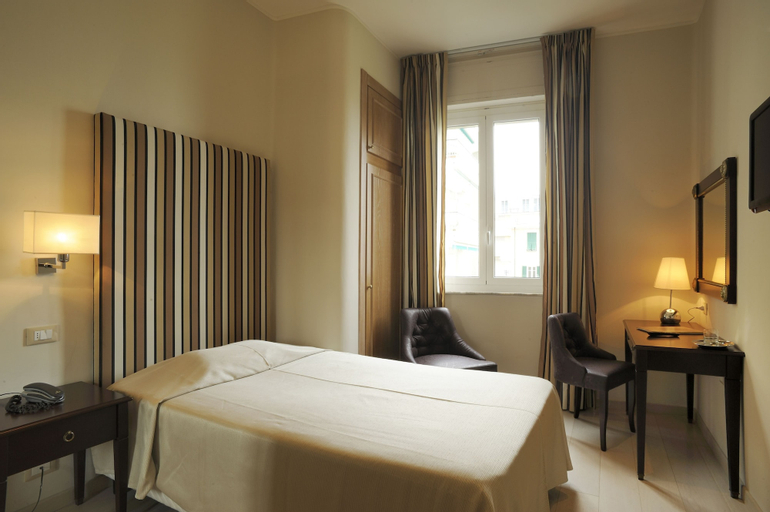 Bedroom 3, Grand Hotel Mediterranee, Savona