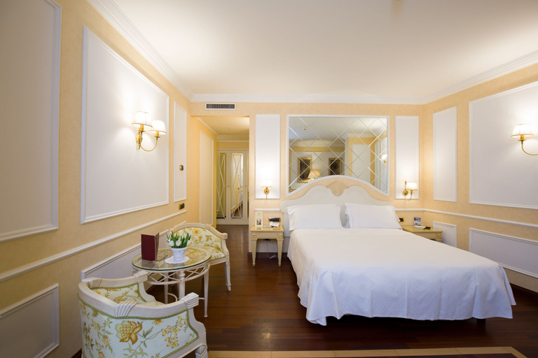 Bedroom 3, Palazzo Alabardieri, Napoli