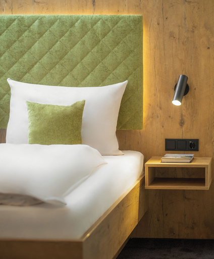 Bedroom 4, Hotel Vitaloase zu den drei Brüdern, Zell am See