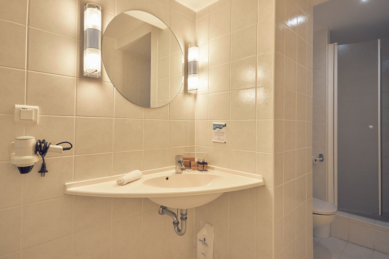 Bathroom 4, Continental Forum Constanta, Constanta