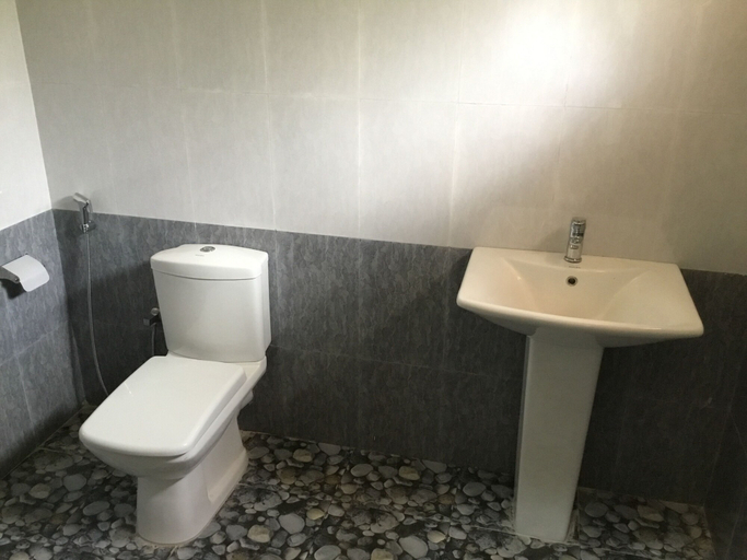 Bathroom 5, Benjohostel, Katana