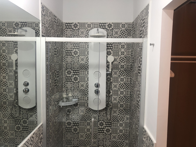Bathroom 4, La Estación, Cádiz