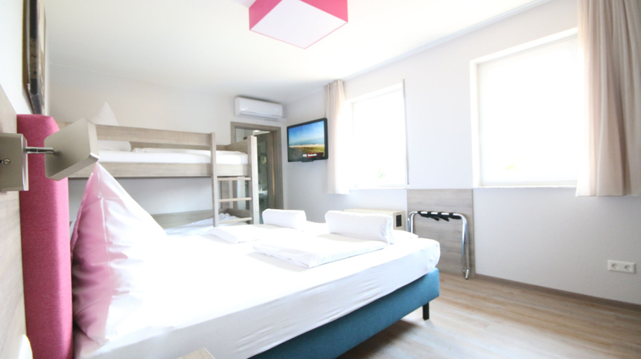 Bedroom 3, Gästehaus Mythos, Ortenaukreis