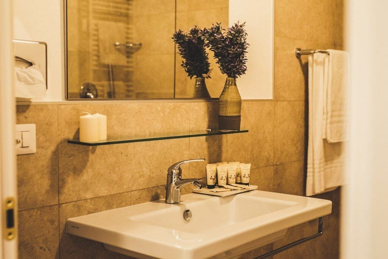 Bathroom 5, Il Filaro del Castello di San Basilio, Matera