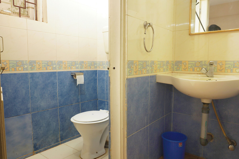 Bathroom 3, Hotel Durvankur, Ratnagiri