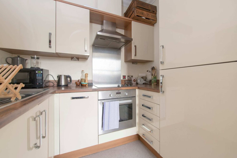Others 4, Unique and Cozy 1 Bed Flat in Dalston, London