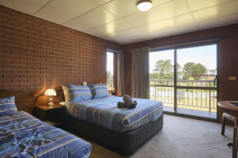 Bedroom 3, The Waterloo Hotel, Glamorgan-Spring Bay