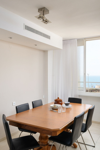 Others 3, Bright and Fresh Family Home near Beach
