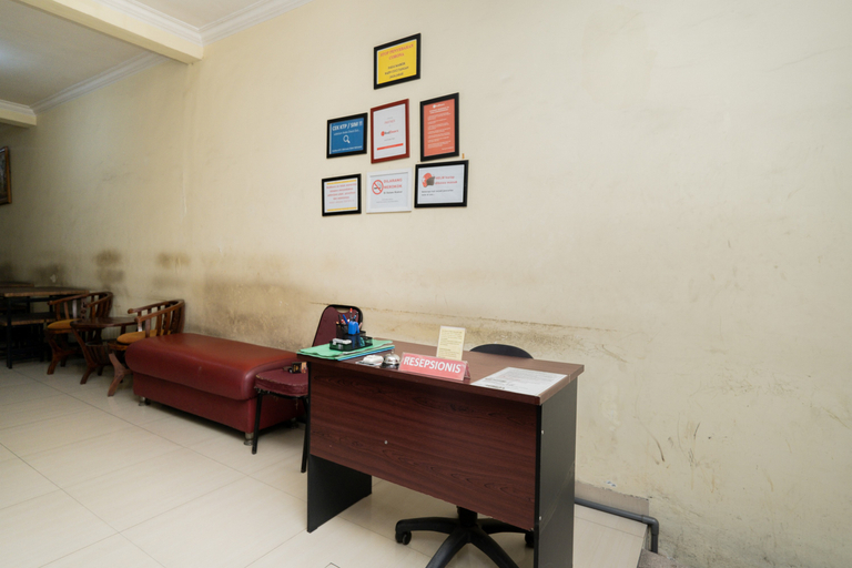 Others 4, RedDoorz near Surabaya Town Square, Surabaya