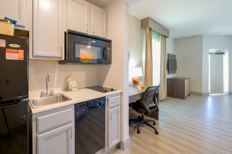 Dining Room 25