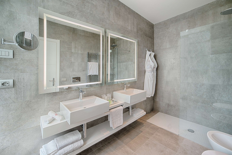 Bathroom 4, NH Collection Roma Centro, Rome