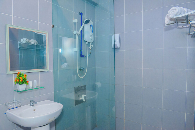 Bathroom, Treeline Urban Inn, Kota Kinabalu