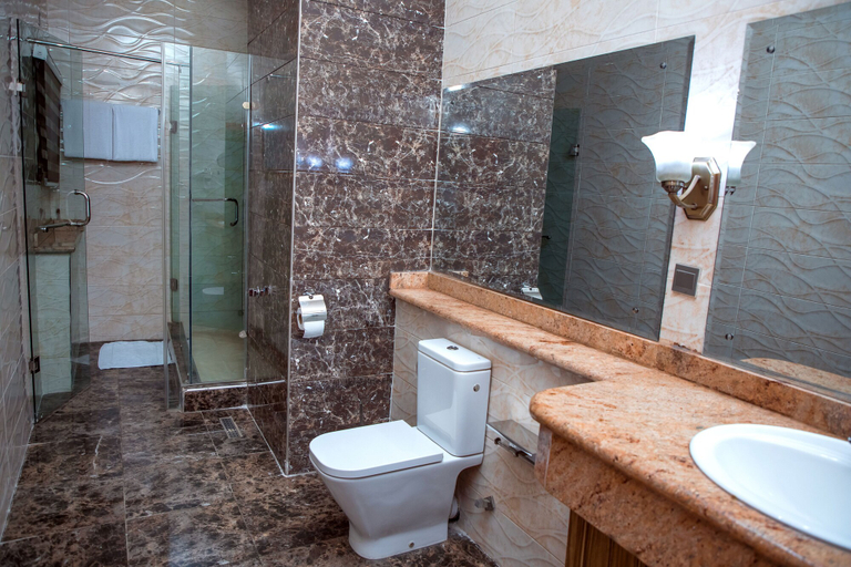 Bathroom 5, Best Western Plus Enugu, Enugu North