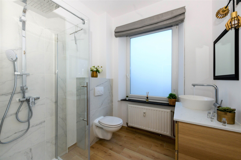 Bathroom 3, Zythogite 27 personnes 10 chambres, Luxembourg
