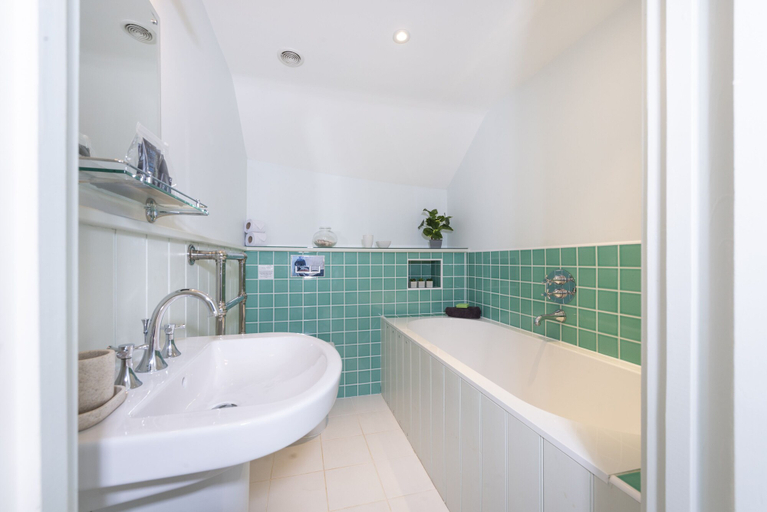 Bathroom 3, Navas Nook LLP, Cornwall