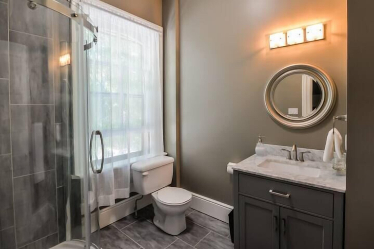 Bathroom 4, Stratford Suites - 66 Daly Ave, Perth