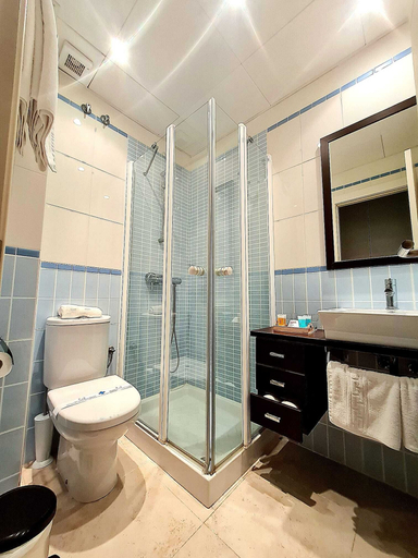 Bathroom 3, Colores de Zahara, Cádiz