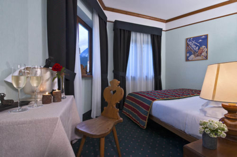 Bedroom 2, Boutique Hotel Villa Blu Cortina, Belluno