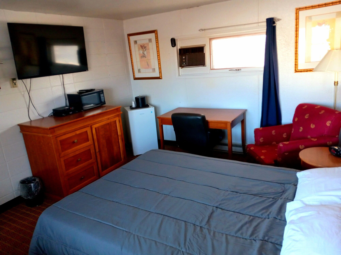 Bedroom 2, Chalet Inn Motel, Kenora