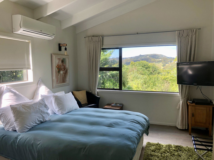 Bedroom 3, Le Chalet Waiheke Apartments, Auckland
