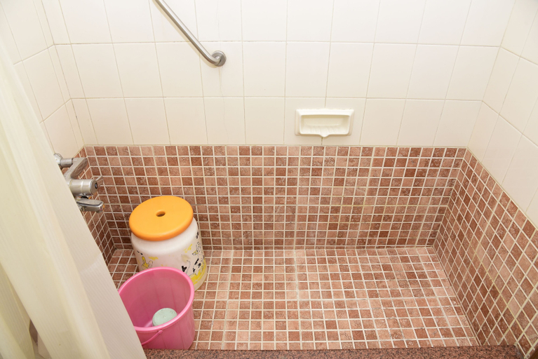 Bathroom 4, Hotel Atithi, Mumbai Suburban