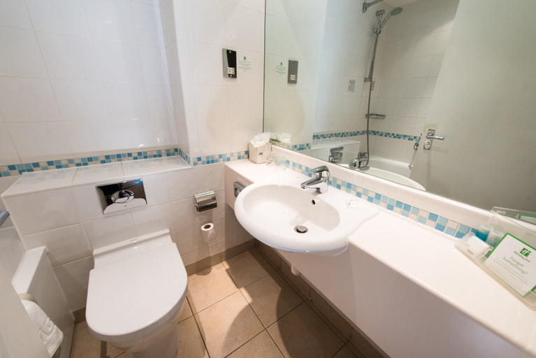 Bathroom 3, Holiday Inn LONDON - SUTTON by IHG, London