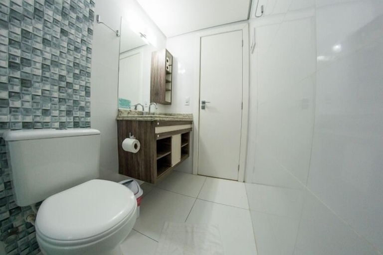 Bathroom 4, Hotel Kirst, Piratuba