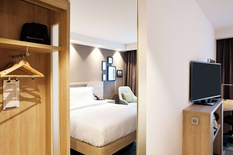 Bedroom 3, Hampton by Hilton Berlin City East Side Gallery, Berlin