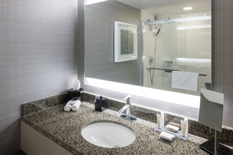 Bathroom 25