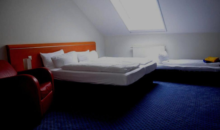 Bedroom 3, Hotel Aquamarin, Emsland