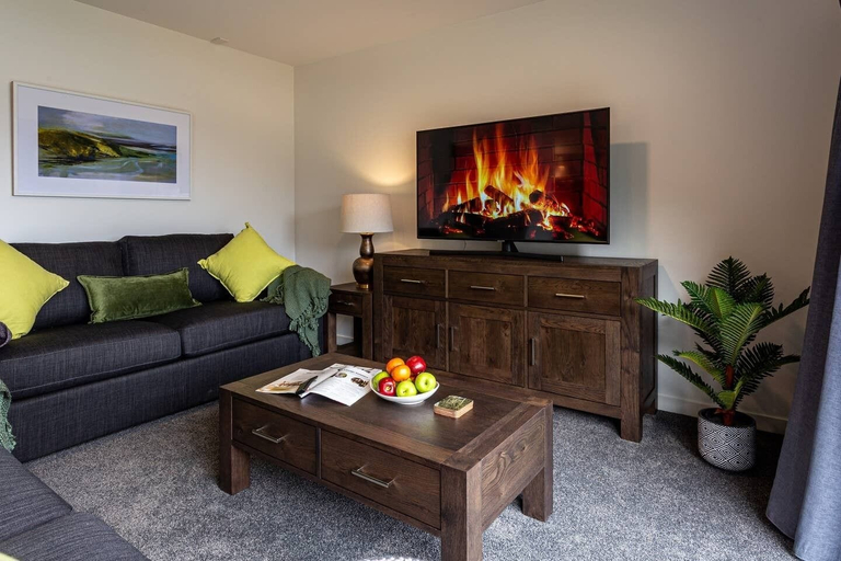 Others 4, Central City Apartment with Parking & Great Views, Queenstown-Lakes