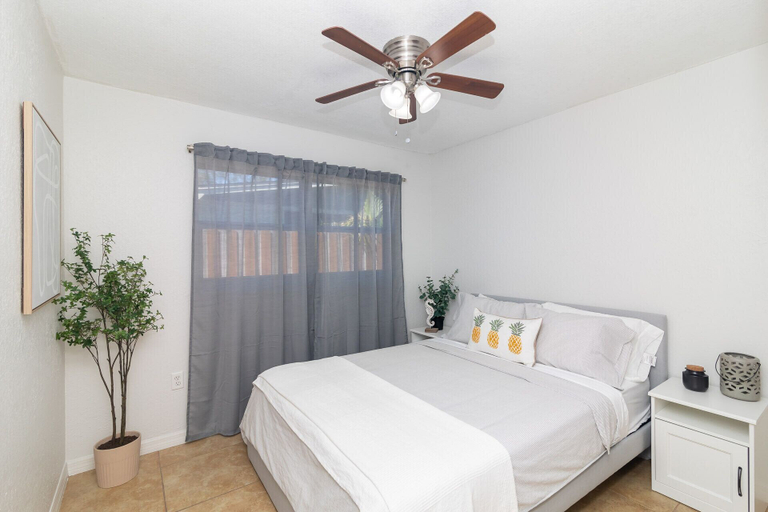 Bedroom 2, A Getaway on Walnut, Hillsborough