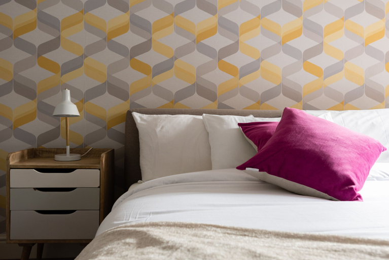 Bedroom 2, The Old Station House - Stylish & Central 2bdr Apartment, Oxfordshire