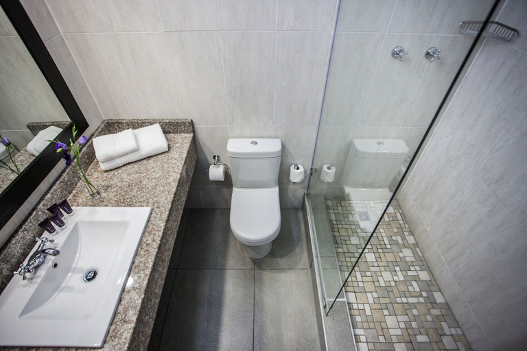 Bathroom 5, Avani Maseru Hotel, Thabo Mofutsanyane