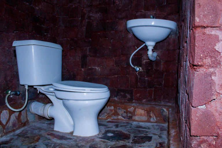 Bathroom 3, Motel Santaviva, Kisoro