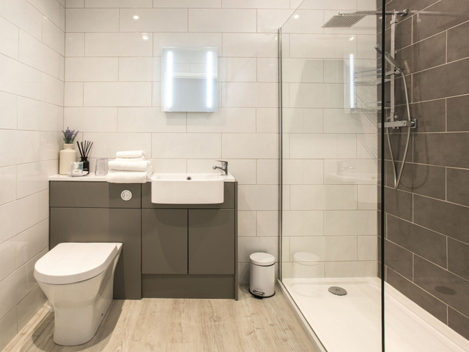Bathroom 4, Old Hall Hotel, Norfolk