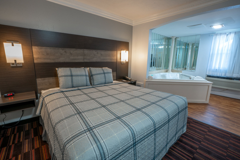 Bedroom 4, Hyannis Plaza Hotel, Barnstable