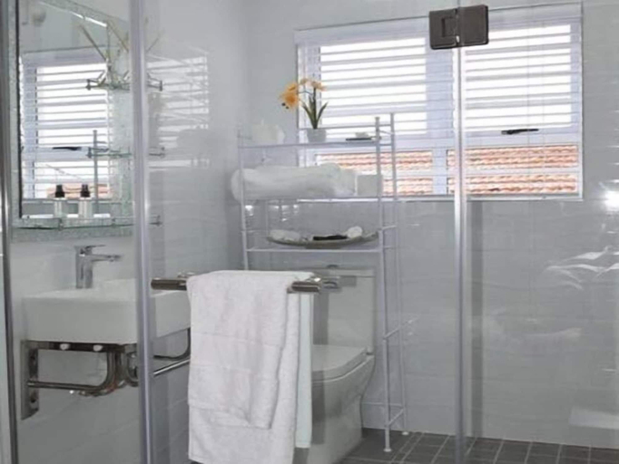 Bathroom 3, Dei Gratia Guesthouse, eThekwini