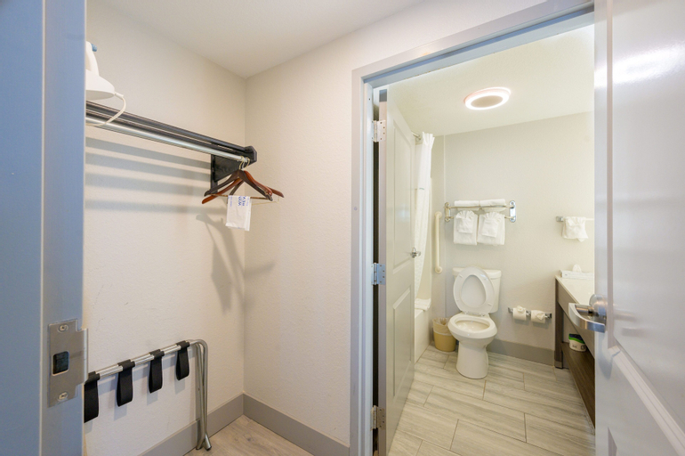 Bathroom 23