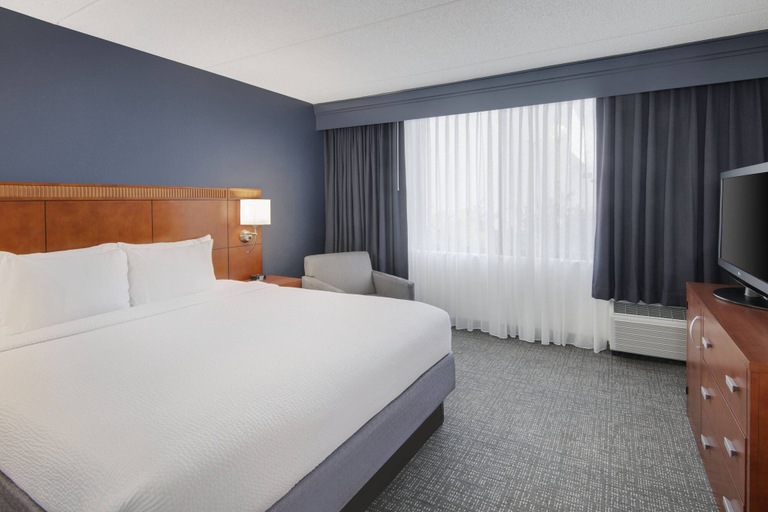 Bedroom 2, Courtyard By Marriott Augusta, Richmond