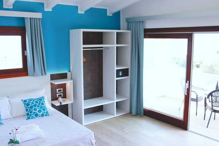 Bedroom 3, I Ginepri Hotel, Nuoro