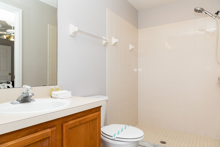 Bathroom 4, Happy Horizons, Polk