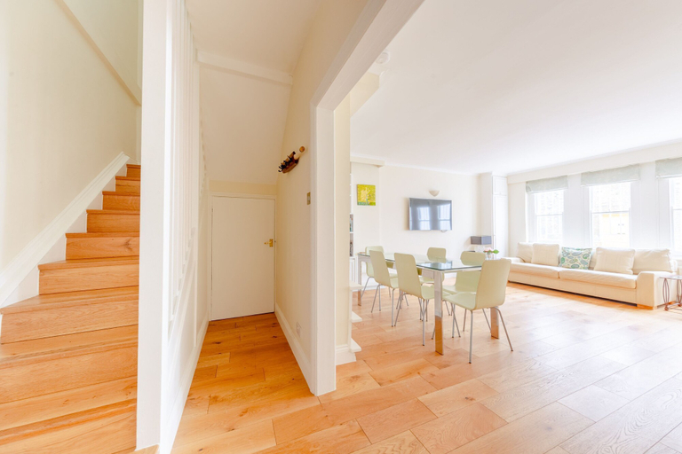 Others 4, Spacious and Central 3 Bedroom House in Paddington, London