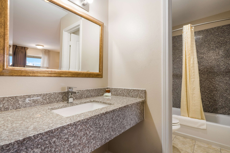 Bathroom 4, Americas Best Value Inn Refugio, Refugio