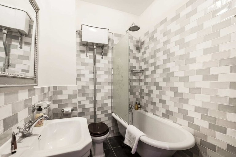 Bathroom 4, Elegant, Airy 2 Bedroom Flat in Paddington, London