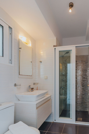 Bathroom 4, Vithos Aparthotel, South Aegean