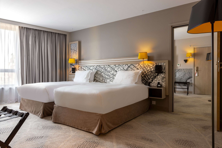 Bedroom 2, Hilton Garden Inn Massy, Essonne